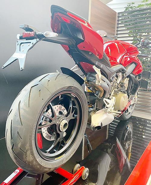 В Украине стартовали продажи новинки 2020 г. Ducati Streetfighter V4 - Ducati