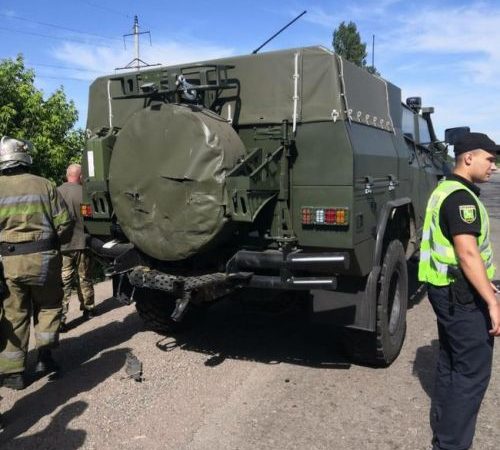 Военные разбили сразу три новых бронеавтомобиля "Новатор"