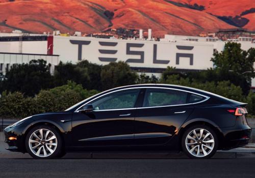 Как может Tesla иметь стоимость выше Toyota, которая продает 10 млн. авто в год?