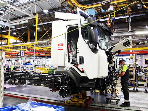 Renault Trucks поставила первый серийный электрогрузовик Renault D Z.E. - Renault
