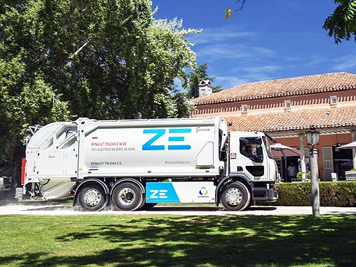 В Барселоне начал работать первый серийный 100% электрический грузовик Renault D Wide Z.E. - Renault
