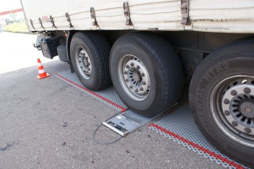 В Украине хотят ввести высокие штрафы за перегруз грузовиков. Сколько придется платить за лишние килограммы?