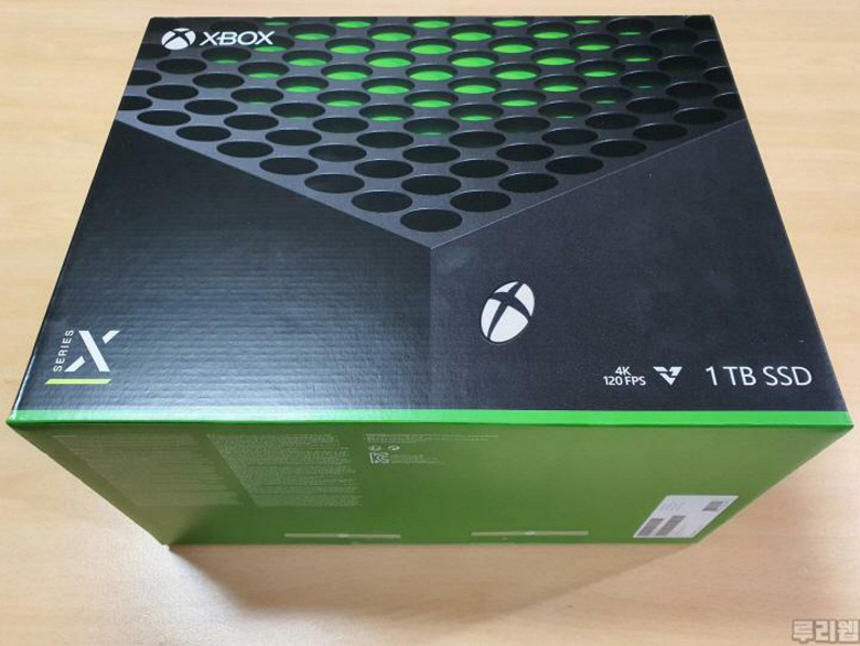 Xbox Series X уже появилась в магазинах. Первое фото розничной упаковки