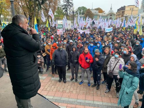 Сегодня в центре Киева проходят митинги владельцев авто европейской регистрации