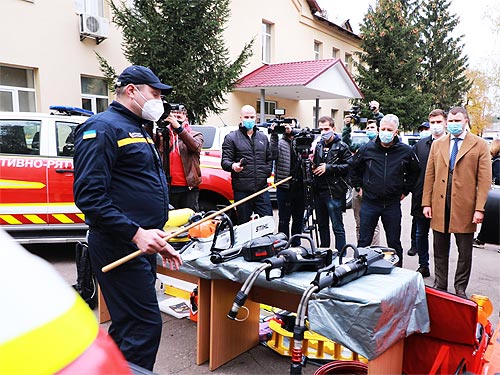 Украинские спасатели получили 80 специально оборудованных автомобилей на 280 млн. грн. Что это за авто - спасател
