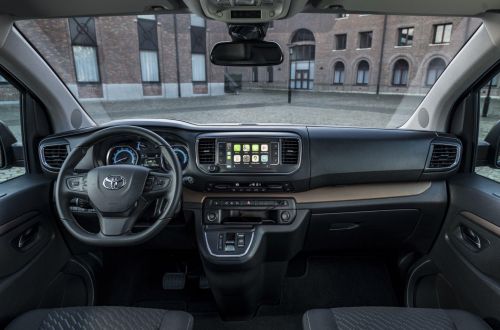 Toyota начнет продажи в Европе электрических Toyota ProAce Verso