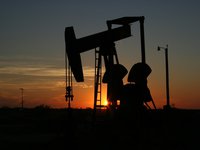 Цены на нефть меняются разнонаправленно, Brent - $48,34 за баррель