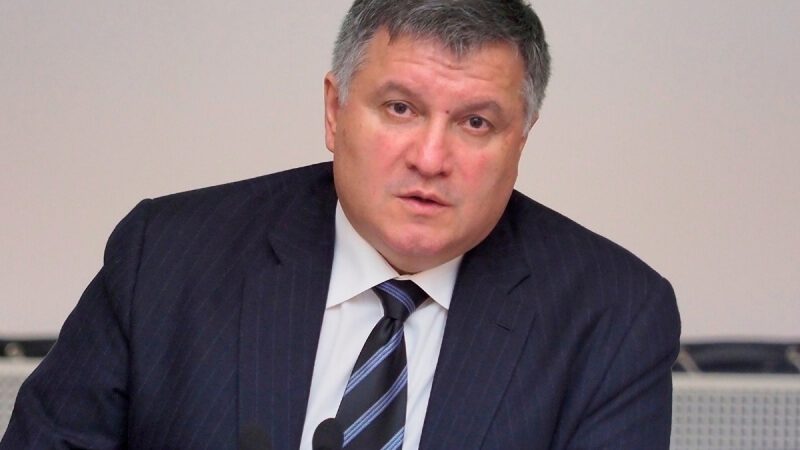 Аваков: Ряд фигурантов дела, на материалах которого введены санкции в отношении телеканалов, имели отношение к поставкам топлива для боевиков на Донбассе