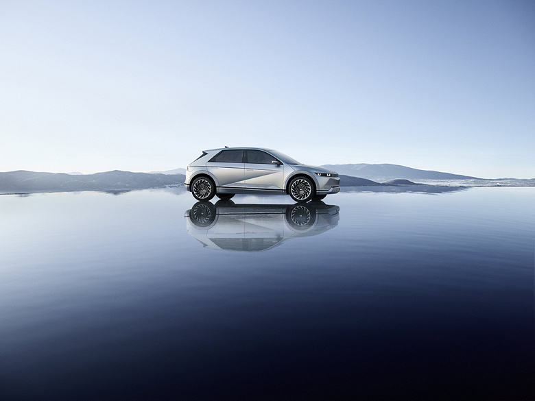 Hyundai представила электрический кроссовер Ioniq 5 за 4,7 миллиона рублей. Он будет продаваться в России