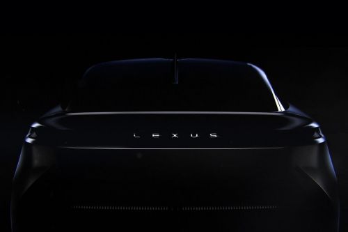 Lexus продолжает интриговать загадочным электрокаром