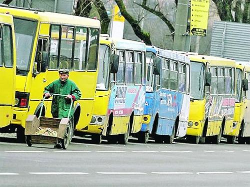 В Киеве все меньше "маршруток" выходит на линию