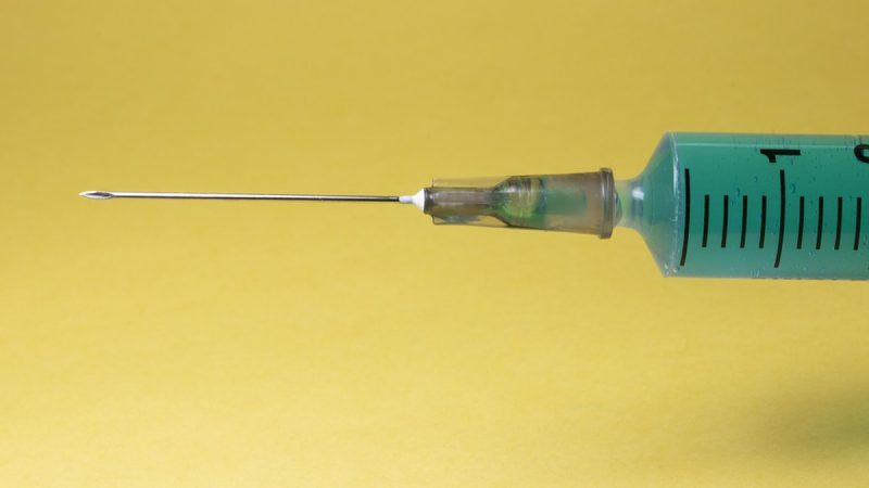 Регуляторы США разрешили возобновить использование вакцины от Johnson & Johnson