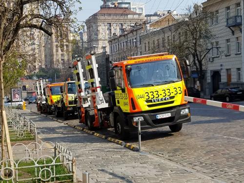 Сколько авто эвакуировали в Киеве за 2 года за неправильную парковку - эвак