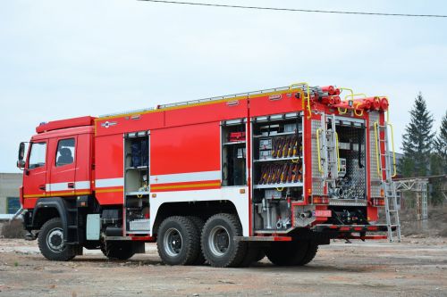 ВСУ получили крупнейшую партию пожарных автомобилей