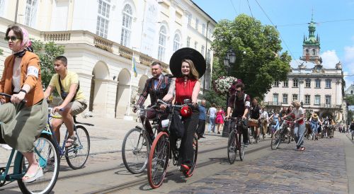 Во Львове провели крупнейший в Украине велопроменад
