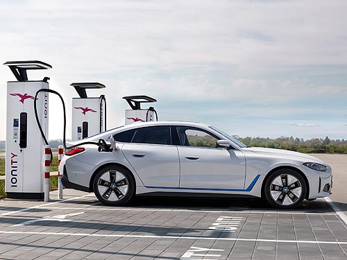 Новый электромобиль BMW i4 будет разгоняться до 100 км/ч за 3,9 с и иметь запас хода более 500 км