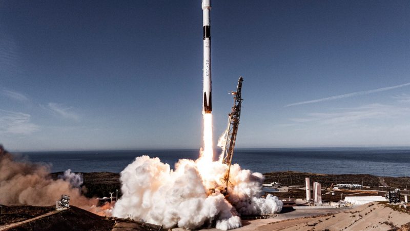 Ракета SpaceX вывела на орбиту американский спутник связи SXM-8