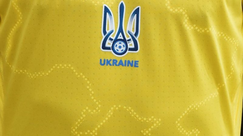 “Слава Украине” и “Героям слава” утвердили футбольными символами Украины