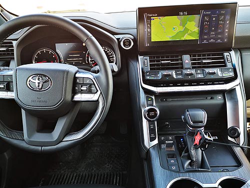 Первые подробности о Toyota Land Cruiser 300 в Украине