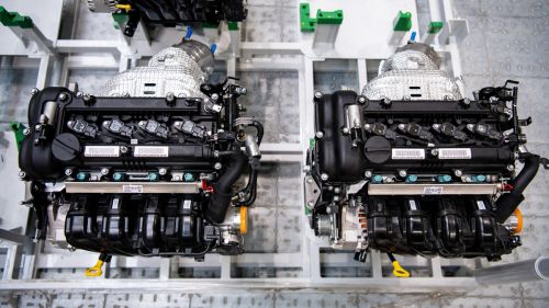 Hyundai открыла моторный завод в России