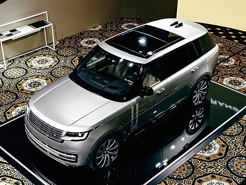 В Украине презентовали и объявили стоимость нового Range Rover