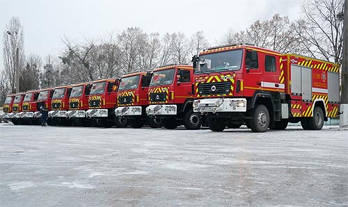 Украинские спасатели получили пожарные автомобили на шасси МАЗ