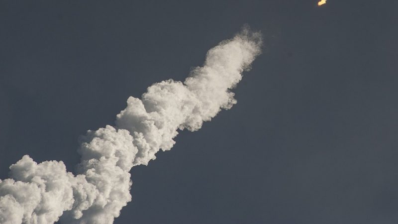 SpaceX изменила орбиту некоторых спутников Starlink, чтобы избежать их столкновения с космическим мусором