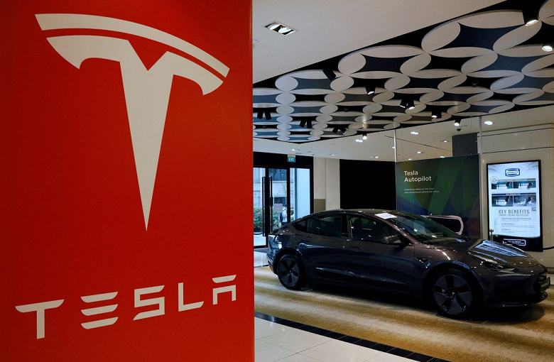 В четвертом квартале 2021 года компания Tesla отгрузила 308 600 электромобилей