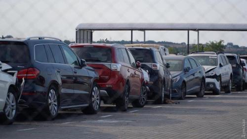 На Львівській митниці конфіскували сотні автомобілів, які ввозили під прикриттям гуманітарної допомоги