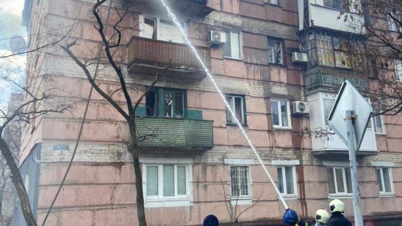 Северодонецк под обстрелом, пожарные тушат десять многоэтажек – глава Луганской ОГА – фото