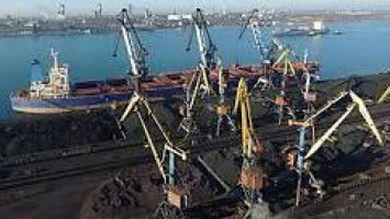 В українських портах заблоковано 22 млн тонн продовольства – Зеленський
