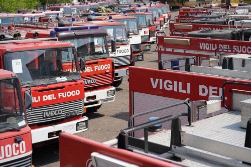 В Україну прибула велика партія пожежних автомобілів з Італії