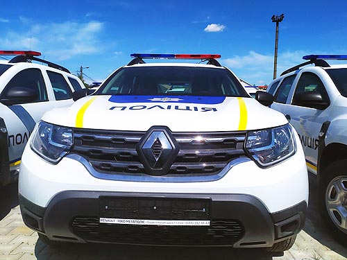 Національна поліція України отримала ще 100 кросоверів Renault Duster