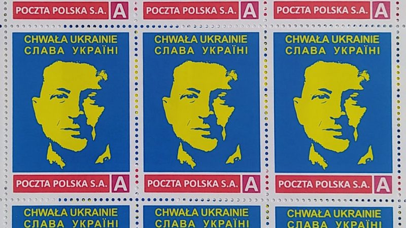 Распродали за час. В Польше выпустили почтовые марки с Зеленским