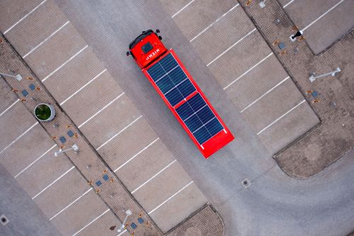 У Фінляндії почали експлуатувати електричний Volvo FE Electric з сонячними батареями на даху