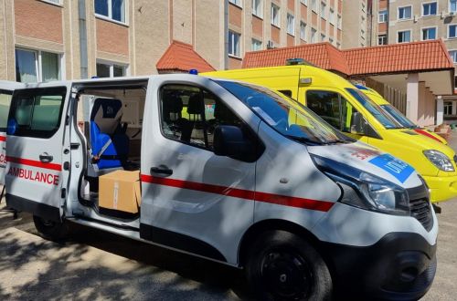 Франківська лікарня отримала три автомобілі швидкої допомоги - допомог