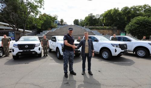 ВМС України отримали ще 5 пікапів Nissan Navara