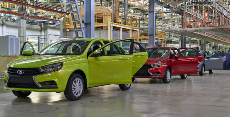 Инсайдеры: АвтоВАЗ перенесет производство Lada Vesta из Ижевска в Тольятти, где ранее собирали Renault Logan и Sandero