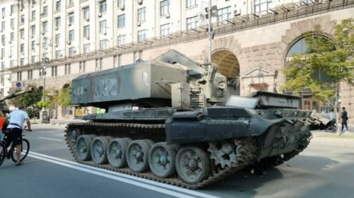 В Києві пройшов парад знищеної російської військової техніки - військ
