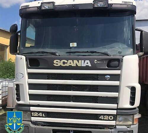 На Львівщині заарештували білоруські вантажівки вартістю понад 4 млн грн.