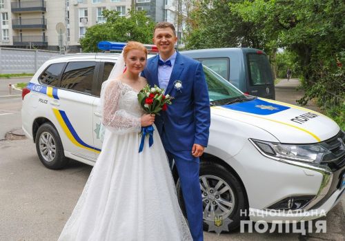 Неймовірний весільний кортеж зафіксували у Києві