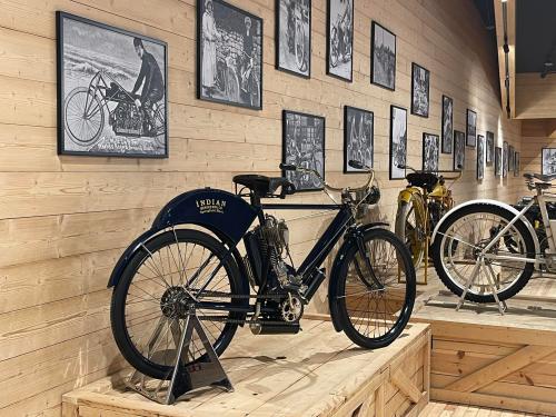 Якими були перші у світі мотоцикли. Репортаж з музею