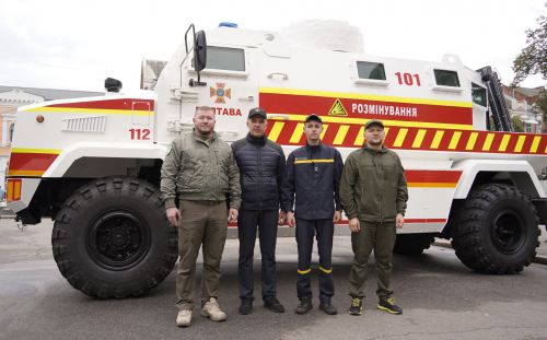 Рятувальники отримали броньований КрАЗ Шрек для розмінування