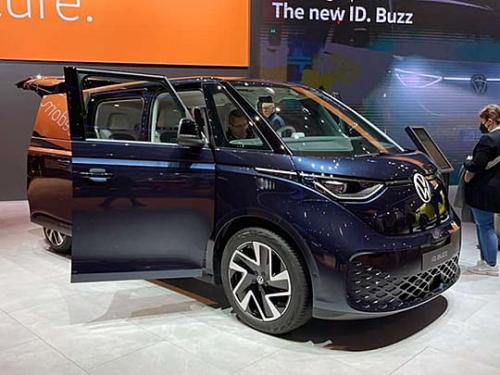 Volkswagen представив на виставці у Гановері усю лінійку електричного вену ID. Buzz