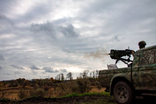 Бійці Маріупольської бригади ЗСУ встановили на пікап 40-мм автоматичний гранатомет. Що з того вийшло?