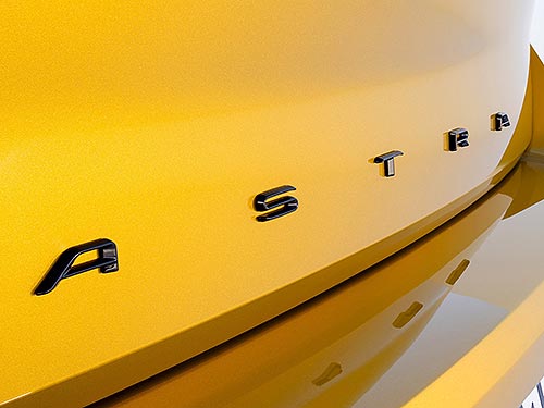 Стали відомі комплектації нової Opel Astra для ринку України - Opel