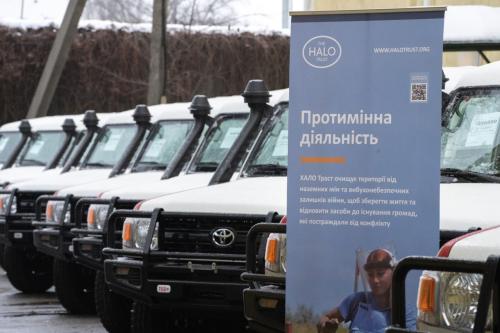 Українські рятівники отримали 9 Toyota Land Cruser 78 для розмінування