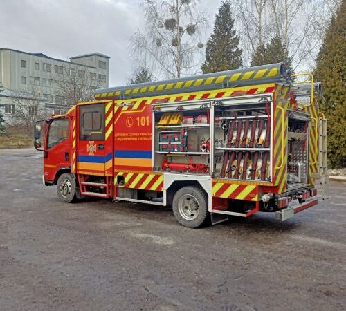 Рятувальники Київщини отримали нову пожежну автоцистерну українського виробництва