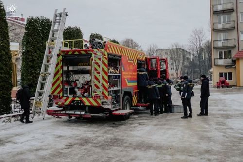Тернопільські рятувальники отримали пожежні вантажівки на шасі Ford 1833