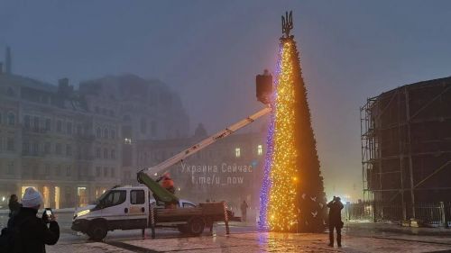 Ялинку у Києві цього року допомагала прикрашати автовишка від Техкомплект - Техкомплект